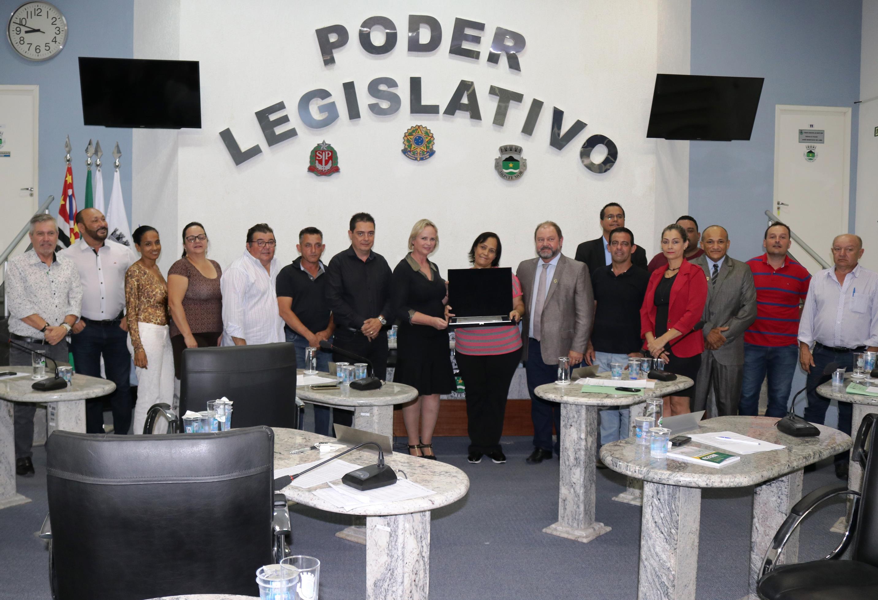 Com a presença da deputada Ana Perugini, Câmara concede título de cidadã montemorense a Hilda Rodrigues